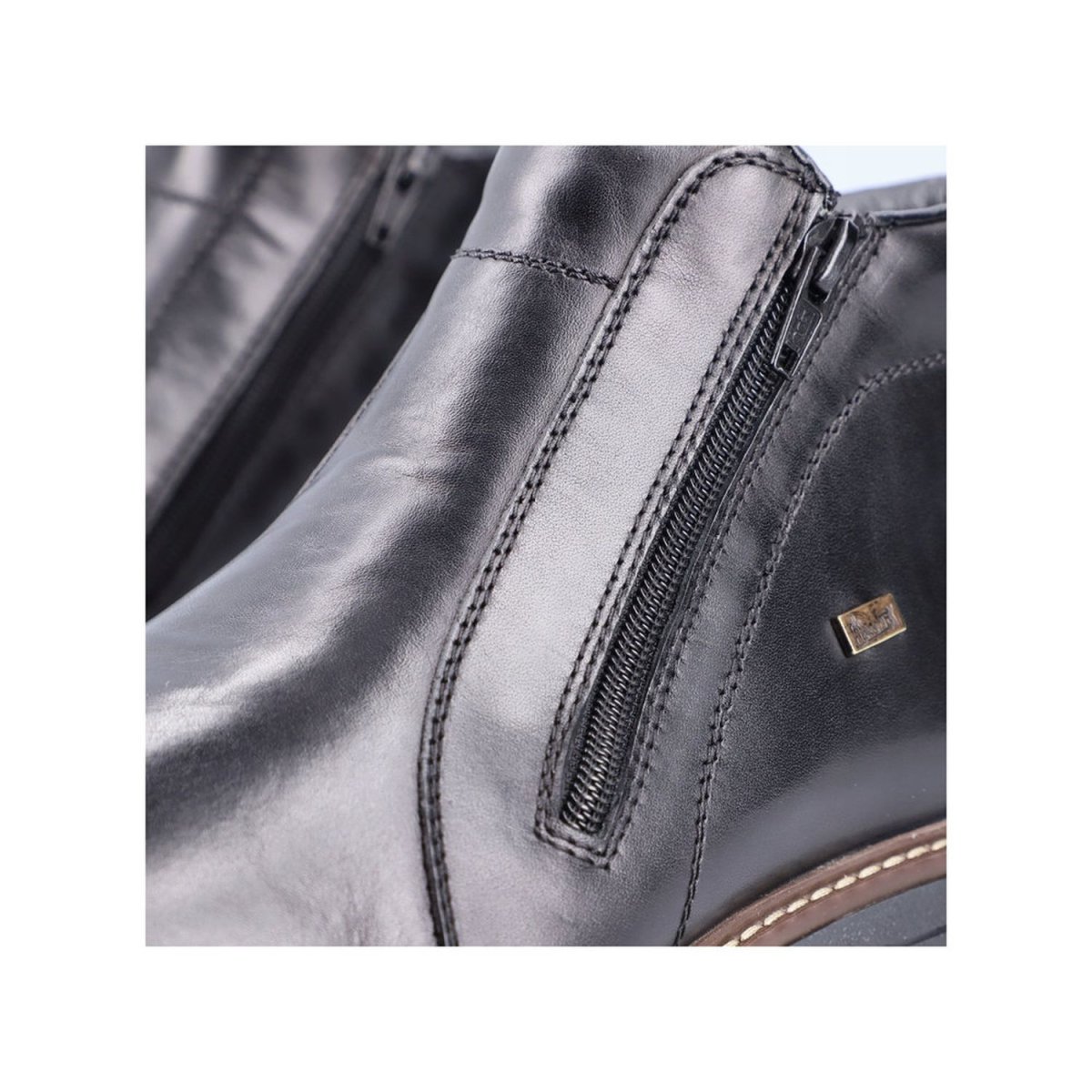 detail Pánská kožená kotníková obuv Rieker 33160-00 černá