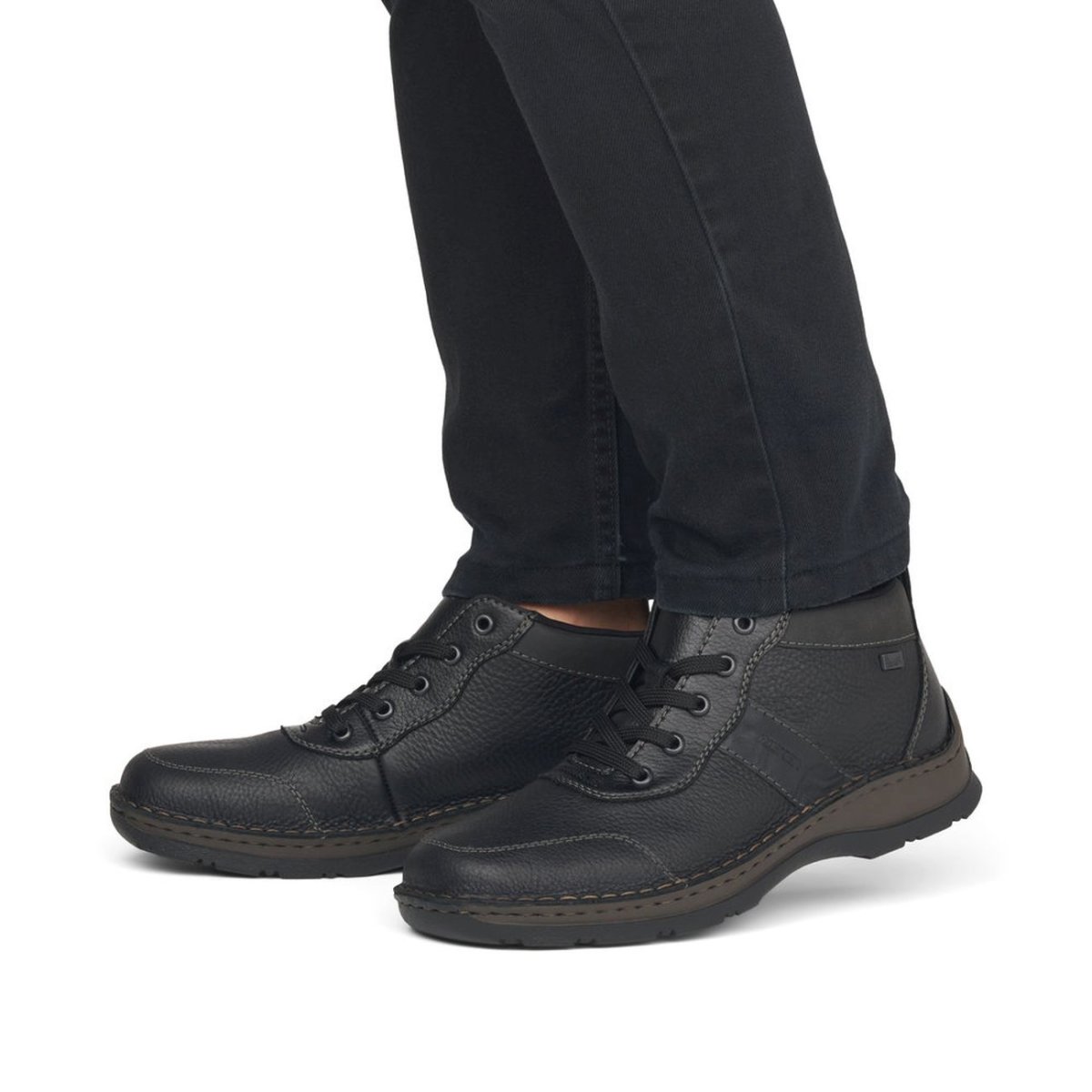 detail Pánská kotníková obuv Rieker 05308-00 černá